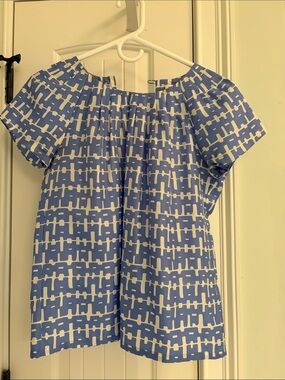 Banana Republic Blue and White Patterned Short Sleeve Blouse